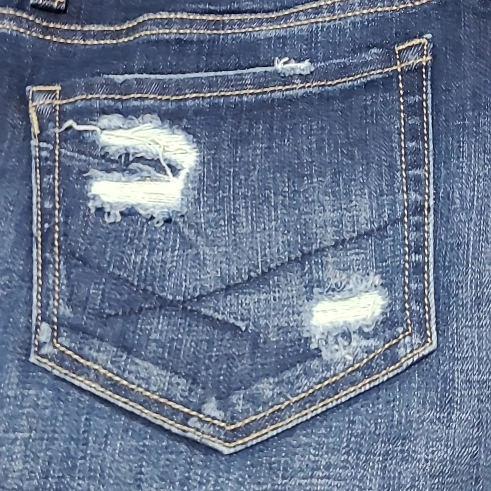 BKE DISTRESSED DENIM JEAN SHORTS